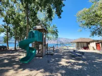 Sunrise Chalet at Wapato Point, Sleeps 12, Half Block to Sandy Beach Waterfront
