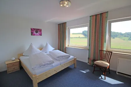 EifelNatur 8, large family apartment with terrace and barbecue, pets welcome