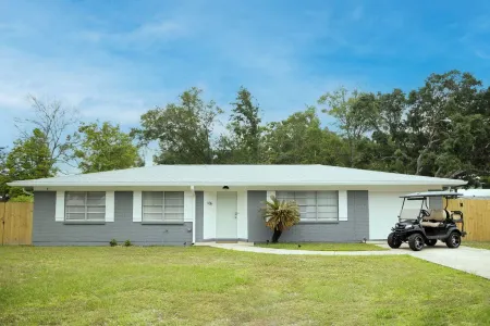 Adventure on Arbor - Includes a Golf Cart!! Close to the Beach & Downtown OS!