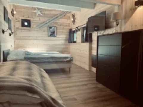 Sublime Views-Upper Chalet-180m2 Aux Angles -16Pers on 3300m2-Near the Center Hotels in Les Angles