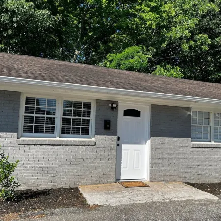 Cozy Apt. Near Downtown (2BR, 1BA, 3 beds)