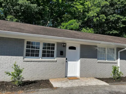 Cozy Apt. Near Downtown (2BR, 1BA, 3 beds)