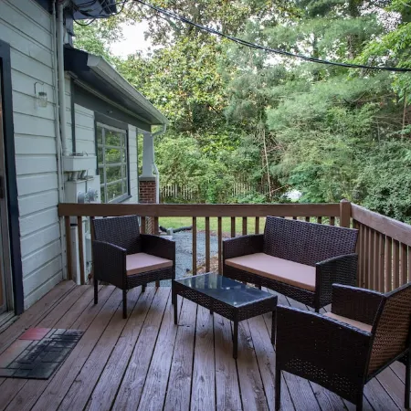 The Cozy Bungalow - Official Historic Home Near UNC!