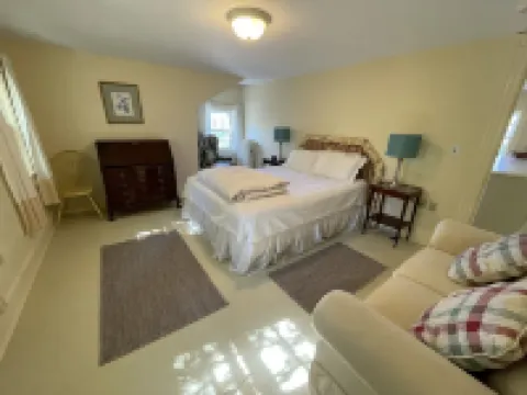 Apartment in historic harbor overlooking the harbor