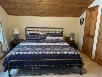 Tranquil waterfront home Hotels near Three Rivers Kayak, Canoe Rental, and Indoor Golf Simulator