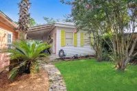 Charming 3-bedroom historic cottage in Bay Saint Louis with public beach access