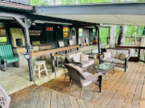 Ken’s Secluded Cabin★Fire Pit★Huge Deck★Amazing Views★Hot tub★12 Minutes to DT