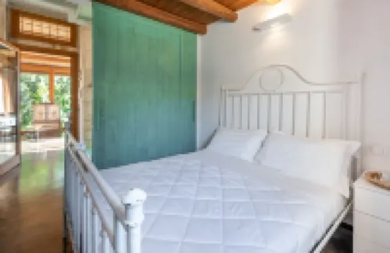 Rustic chic villa with large veranda, private pool, barbecue and free WiFi