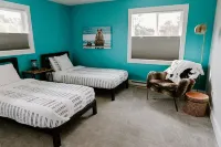 Eye-catching Home and Yard w/ Luxurious Hot Tub, Patio, and Private Trail Access - Gym