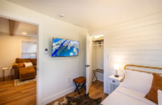 Cozy 2 Br, 2 BA Cottage in Downtown Dahlonega!