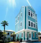 Short Walk to Beach access. Luxury amenities with pool, gym ,Dining & Shopping Hotel dekat Bella Vita