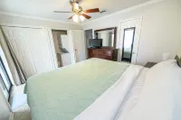 Marvelous 1BR Condo with pool and beach access.  Sleeps 4.  Park by front door.