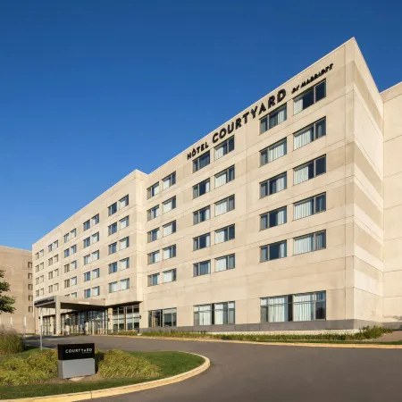 Courtyard Montreal Airport Отели рядом с достопримечательностью «Главный офис компании Air Canada»