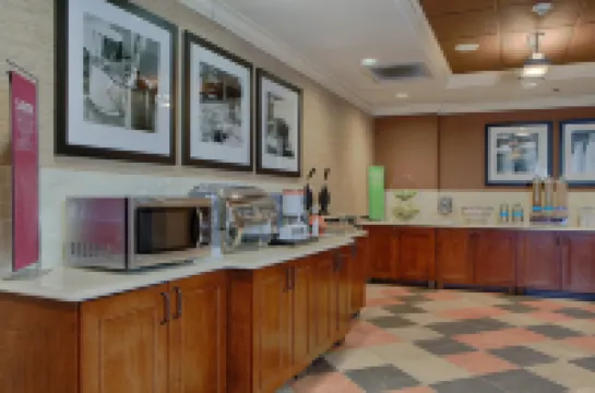 Hampton Inn Atlanta-Canton Hoteles en Canton