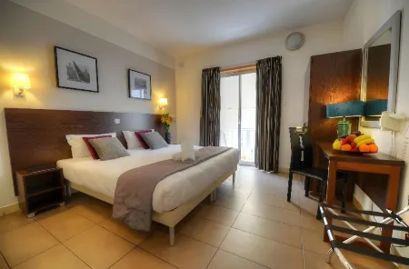 Carlton Hotel