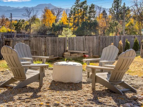 Relaxing Modern Basement Suite w/Private Entrance