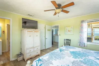 Beachfront!  Pet Friendly!  Fenced Yard!  Fall Discounts! Butterfly Season! Hotels near Harbor Point Realty
