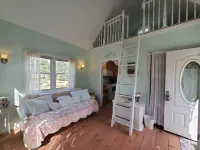 Make Lasting Memories In This Adorable Vineyard Cottage!