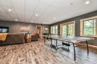 #1 VIEWS BLACK-MT.- LUX LOG ESTATE. / HOT TUB / GAME ROOM / PET FRIENDLY / GATED