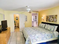 Waterfront-Semi-Detached Home, Salt Water Pool, Walk to the Beach & Center