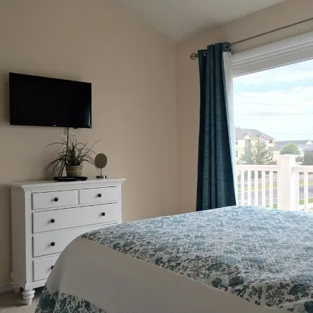Sunny 4 Br, 2 BA Townhouse- June 30-July 4 Available