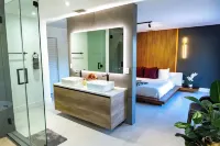 The Mansion Pickleball, Golf and heated pool