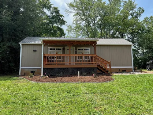 Cozy 1-bedroom house in charming Marion NC with WiFi, AC, and a covered porch