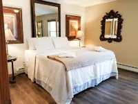 Cozy Dog Friendly House with Deck, Firepit & Fast WiFi in Heart of Bar Harbor