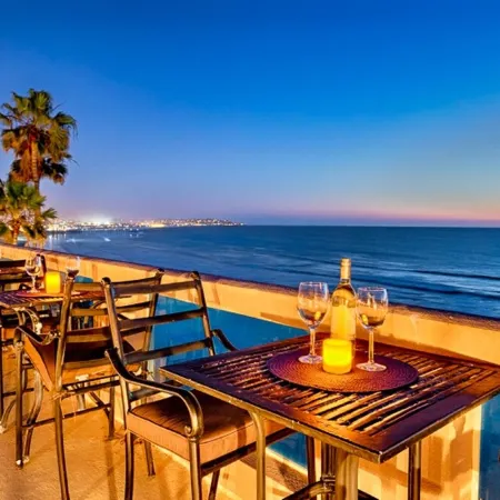 Oceanfront Beach, Pool, Hot Tub, Pickleball, Movie Theater, Elevator & Golf Cart