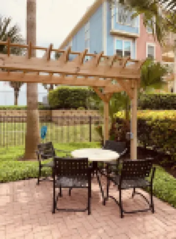 Fantastic Seawall Condo- Garden and Pool view