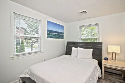 RIVERVIEW VILLA AT OCEAN BEACH: 5 QUEEN BEDS Hotels in der Nähe von Hygienic Art