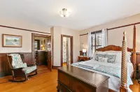 Twin Maples Farmhouse-Walk to Dining, Shops & Pubs