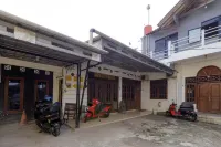 RedDoorz Plus near Trans Studio Cibubur 2