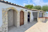 Single villa with wonderful private pool and great outdoor area