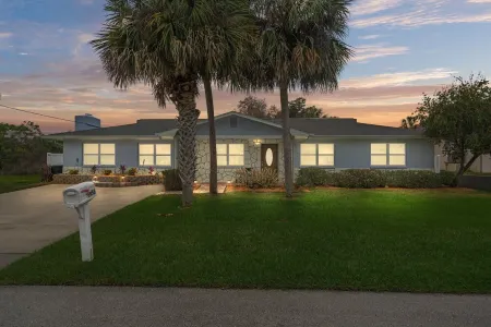 Waterfront Pool & Dock, Minutes to Springs & Gulf