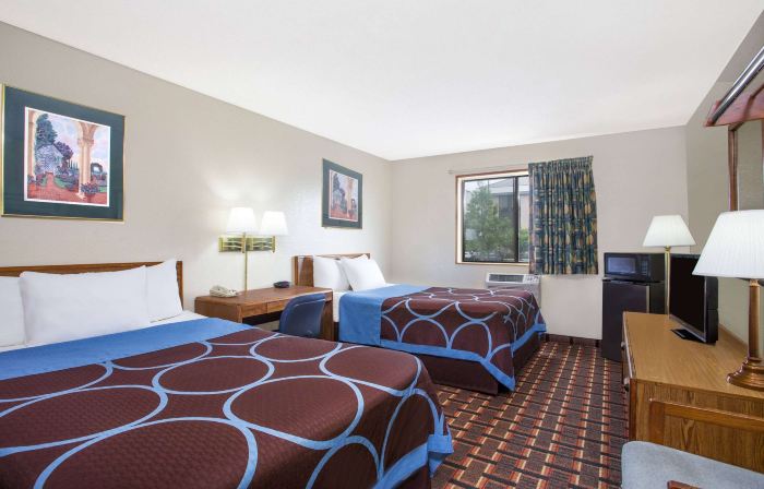Super 8 by Wyndham Douglas