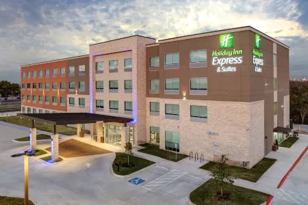 Holiday Inn Express & Suites Austin Airport East Отели в г. Тревис