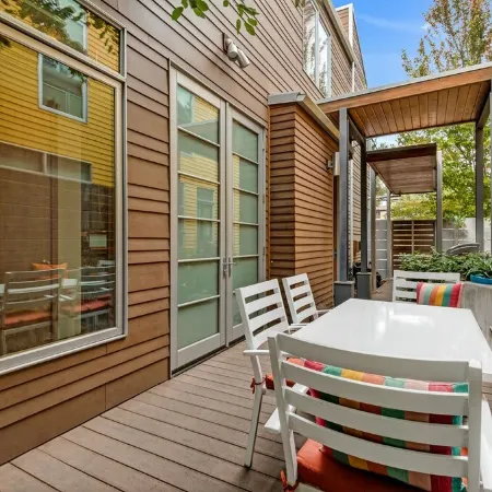 Luxury Modern on Newport- Westside | Walk | Dog friendly