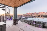 Zion Vista 7BR/5.5BA Poolside Manor Near Zion: Sauna, Hot Tub, Golf, Gym - Villas