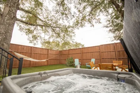 Charming Studio in Taylors by Brick and Home