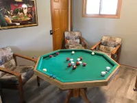 Hometown Cozy  ADA friendly, Kids, Pets, King Bed! Quiet, Safe Neighborhood