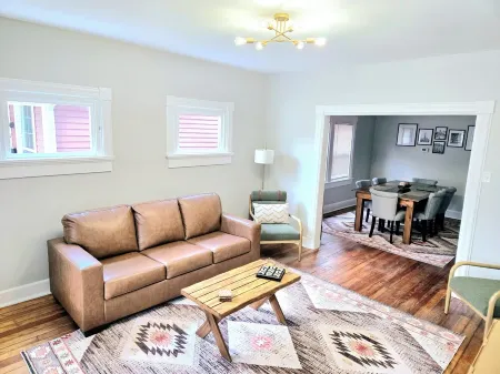 DT Indy, Walk to Lucas Oil Stadium, Gainbridge Arena, Convention Center