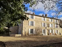 Maison 18e Siècle Avec son Parc au Bord de la Rivière à 5 Minutes du Futuroscope