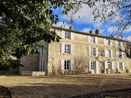 Maison 18e Siècle Avec son Parc au Bord de la Rivière à 5 Minutes du Futuroscope