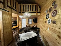 Charming cabin in delightful Montague with WiFi, AC, and parking