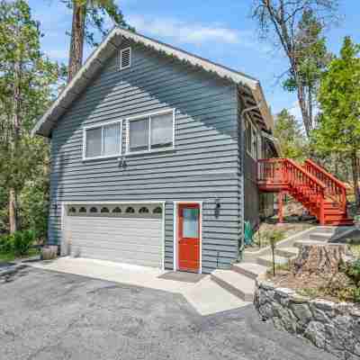 Bass Lake Cabin—Game Room—BBQ—:4— Slip Hotel Exterior