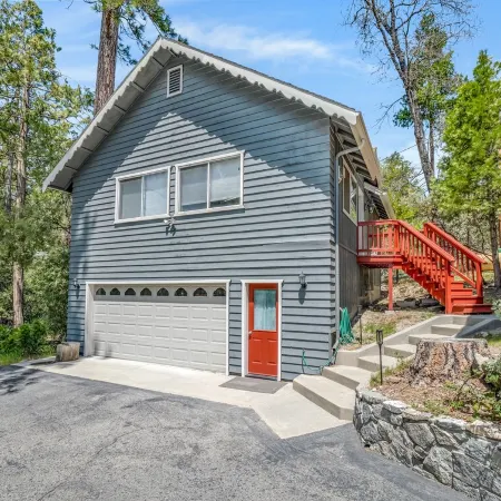 Bass Lake Cabin—Game Room—BBQ—:4— Slip