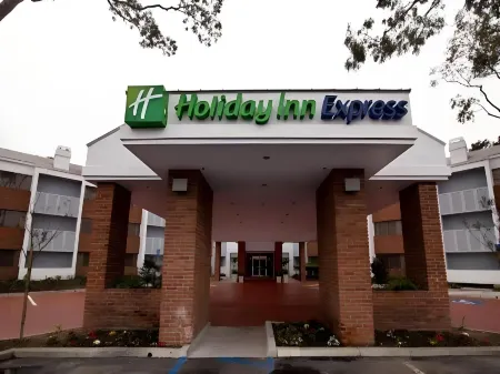 Holiday Inn Express Port Hueneme