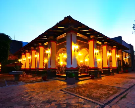 Hotel Misión San Gil Отели рядом с достопримечательностью «La Palapa»