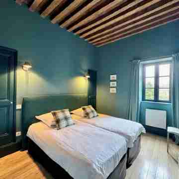 Former convent from the 17th, renovated, private garden, Beaune city center Rooms